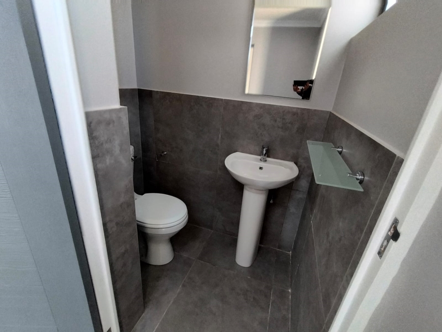 4 Bedroom Property for Sale in Roodekrans Gauteng