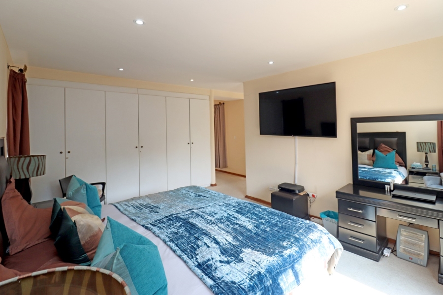 5 Bedroom Property for Sale in Bryanston Gauteng