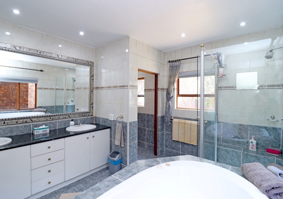 5 Bedroom Property for Sale in Bryanston Gauteng