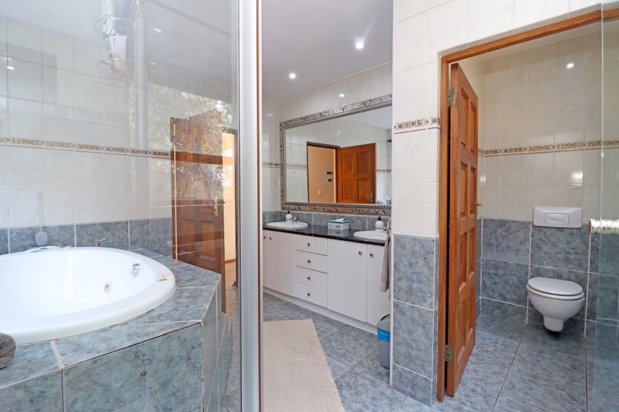 5 Bedroom Property for Sale in Bryanston Gauteng