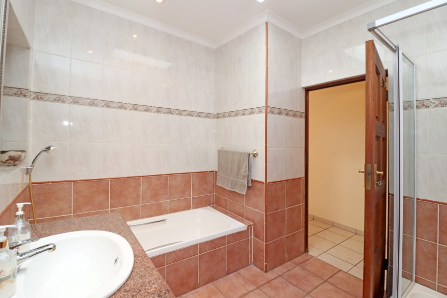 5 Bedroom Property for Sale in Bryanston Gauteng