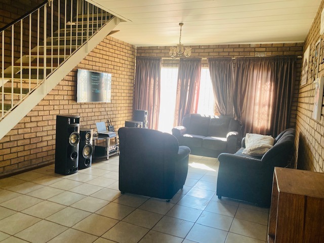 3 Bedroom Property for Sale in Dersley Gauteng