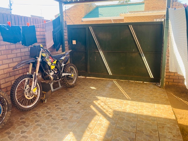 3 Bedroom Property for Sale in Dersley Gauteng