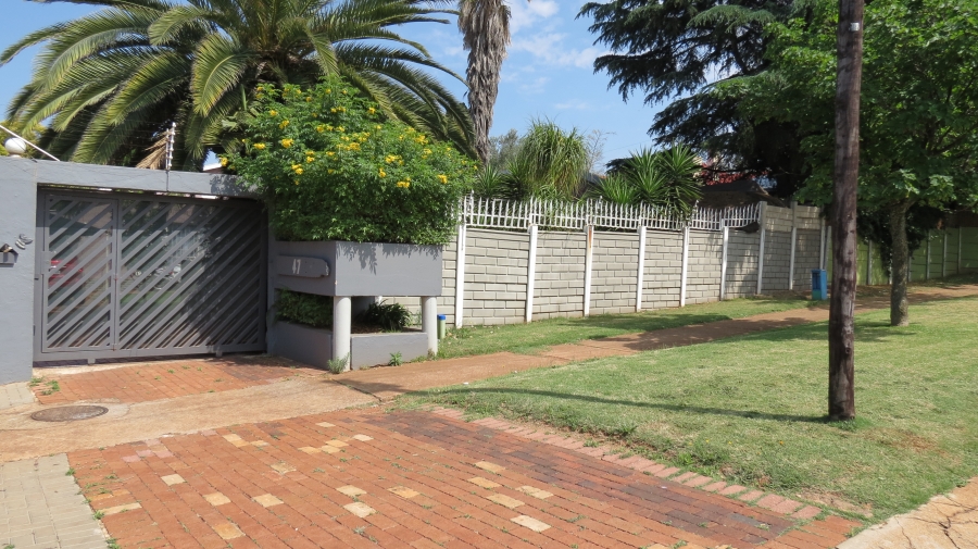 6 Bedroom Property for Sale in Krugersdorp North Gauteng