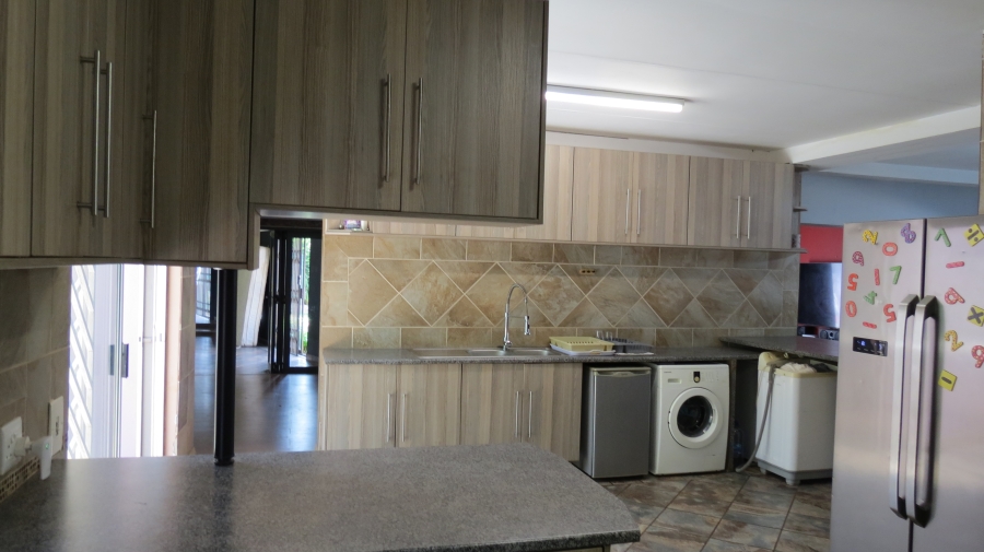 6 Bedroom Property for Sale in Krugersdorp North Gauteng