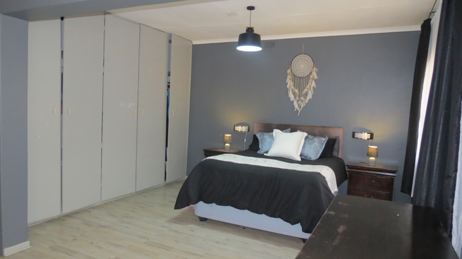 6 Bedroom Property for Sale in Krugersdorp North Gauteng