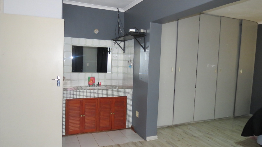 6 Bedroom Property for Sale in Krugersdorp North Gauteng