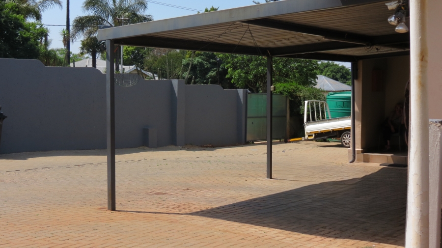 6 Bedroom Property for Sale in Krugersdorp North Gauteng