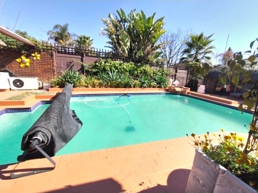 4 Bedroom Property for Sale in Rant En Dal Gauteng