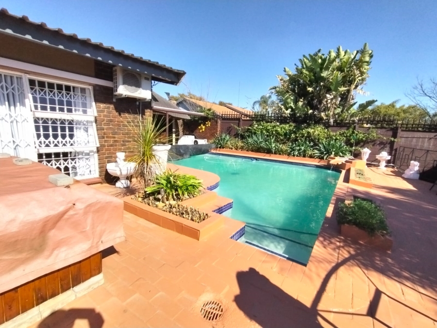 4 Bedroom Property for Sale in Rant En Dal Gauteng
