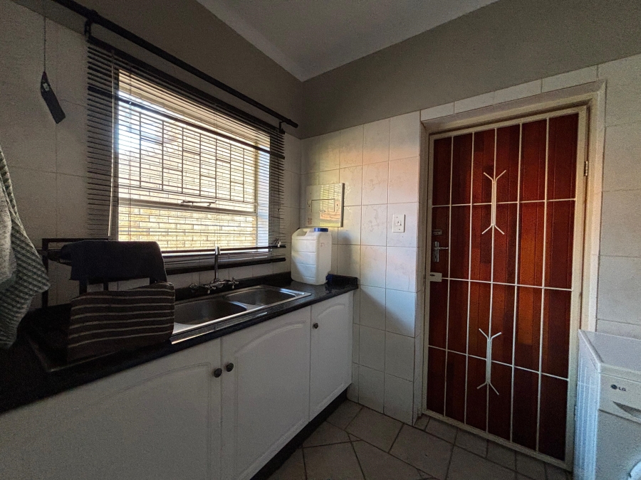 To Let 3 Bedroom Property for Rent in Faerie Glen Gauteng