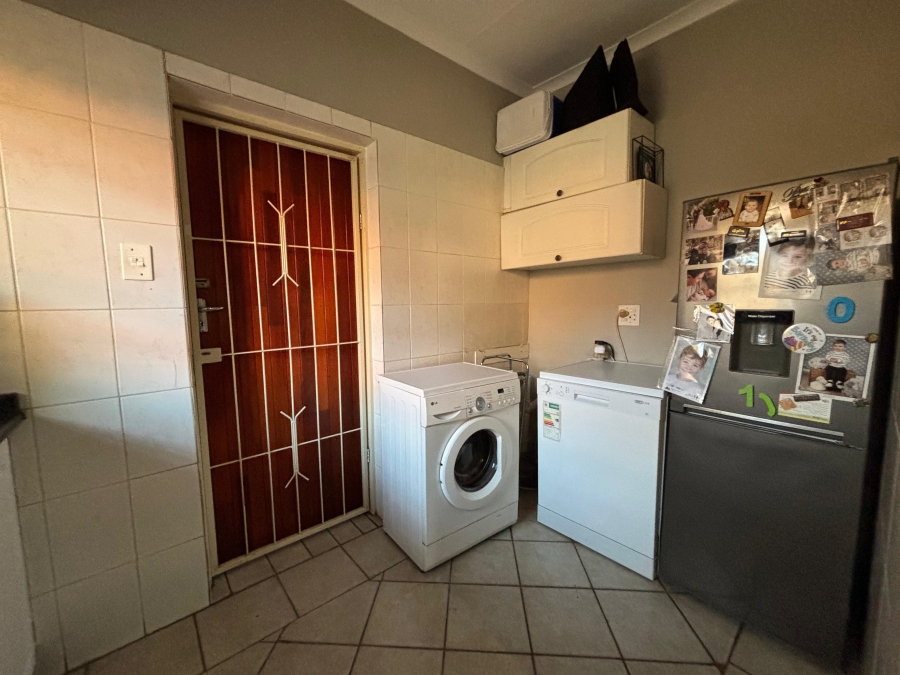 To Let 3 Bedroom Property for Rent in Faerie Glen Gauteng