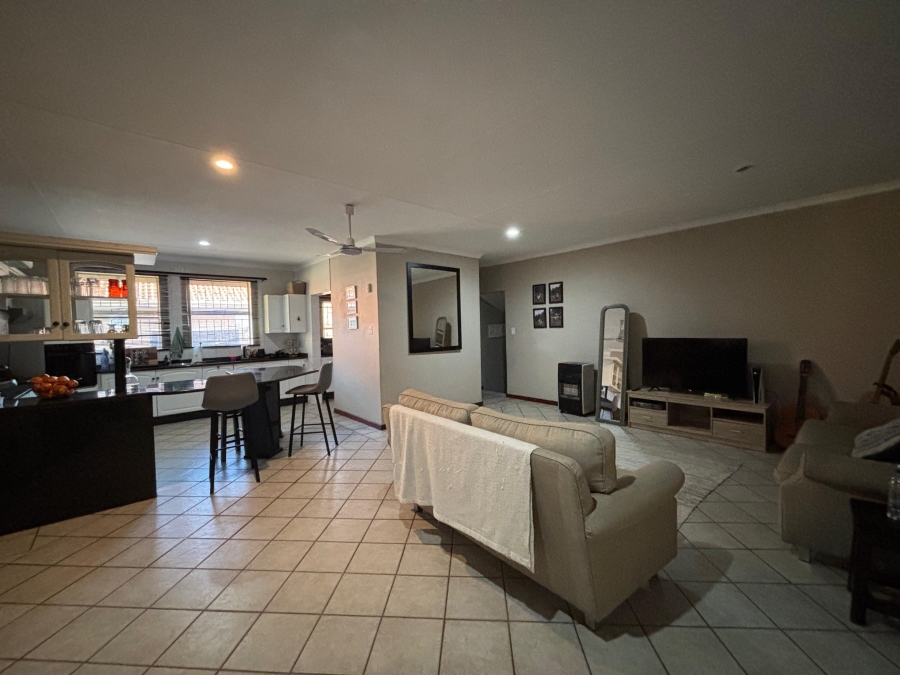 To Let 3 Bedroom Property for Rent in Faerie Glen Gauteng