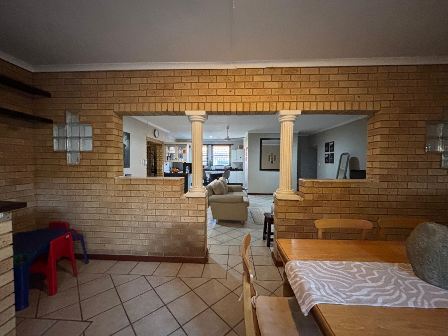 To Let 3 Bedroom Property for Rent in Faerie Glen Gauteng