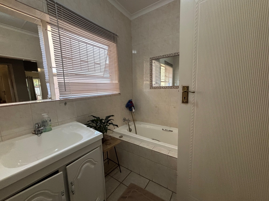 To Let 3 Bedroom Property for Rent in Faerie Glen Gauteng