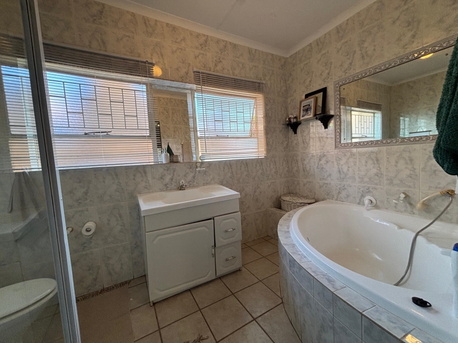 To Let 3 Bedroom Property for Rent in Faerie Glen Gauteng