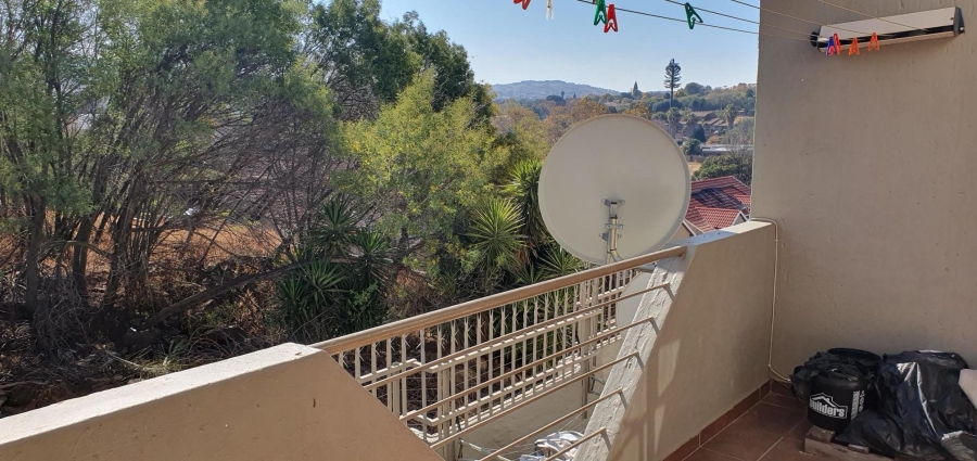 To Let 2 Bedroom Property for Rent in Glenvista Gauteng