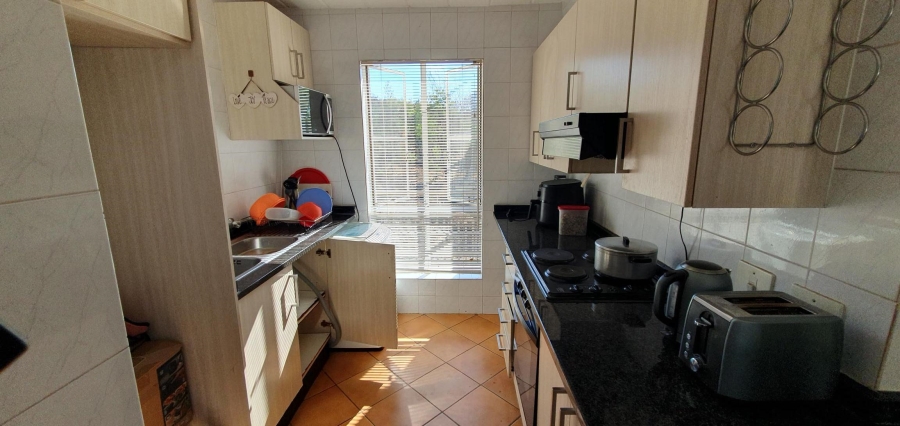 To Let 2 Bedroom Property for Rent in Glenvista Gauteng