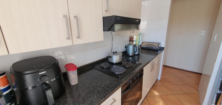 To Let 2 Bedroom Property for Rent in Glenvista Gauteng