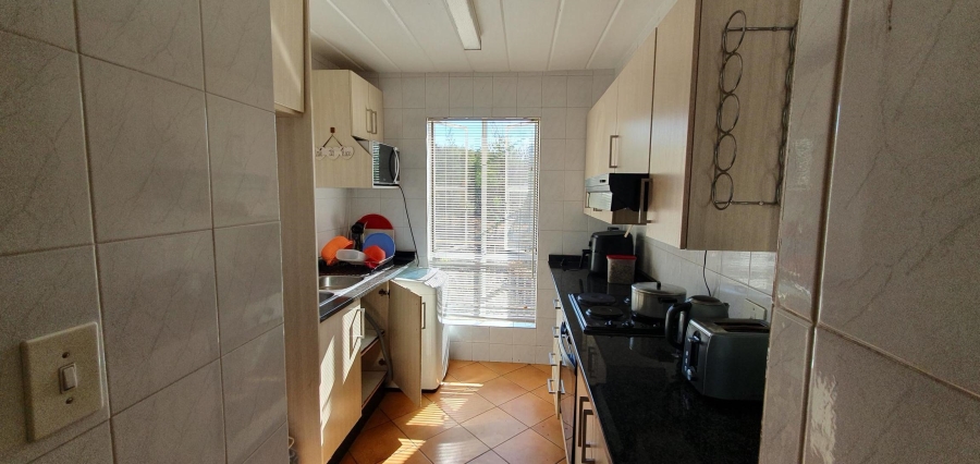 To Let 2 Bedroom Property for Rent in Glenvista Gauteng