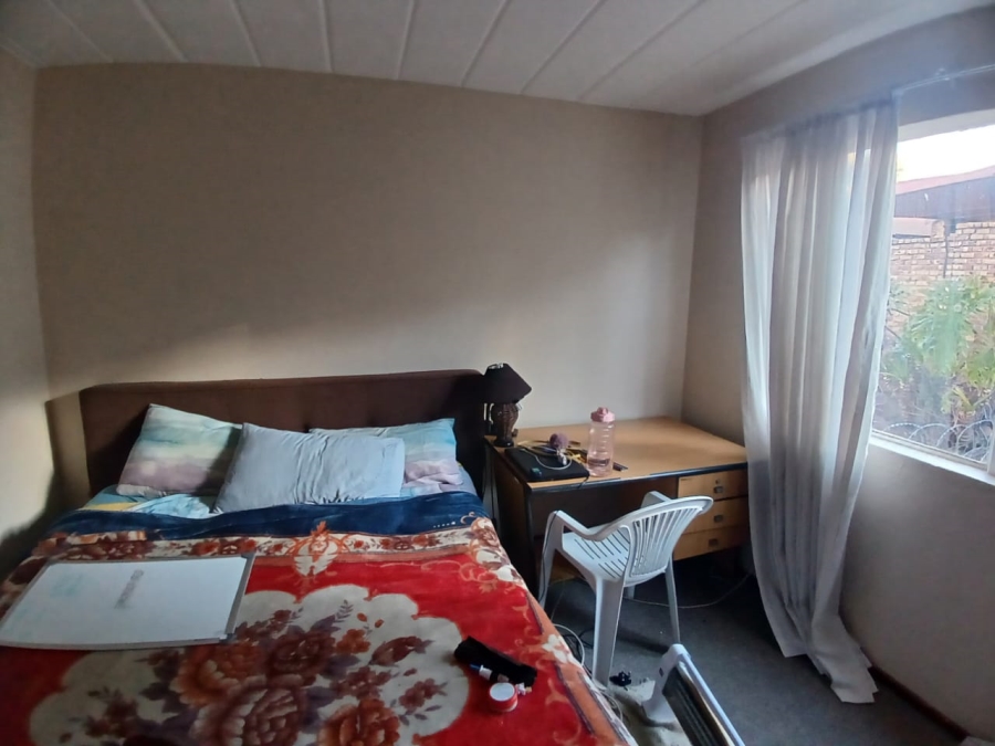 To Let 2 Bedroom Property for Rent in Glenvista Gauteng