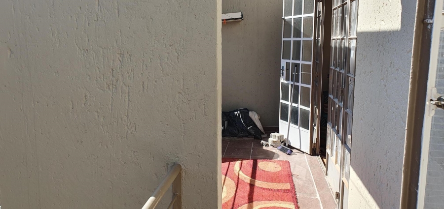 To Let 2 Bedroom Property for Rent in Glenvista Gauteng