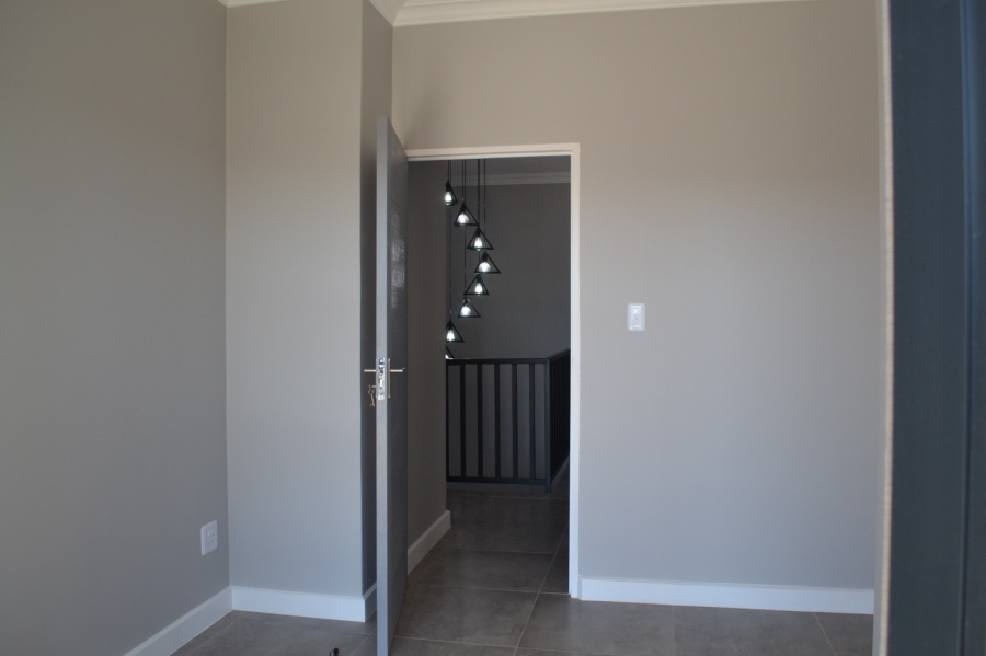 4 Bedroom Property for Sale in Roodekrans Gauteng