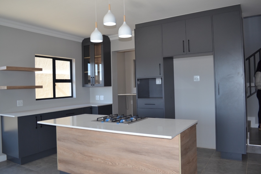 4 Bedroom Property for Sale in Roodekrans Gauteng