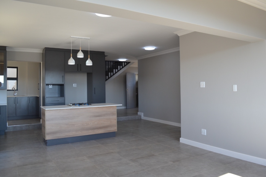 4 Bedroom Property for Sale in Roodekrans Gauteng