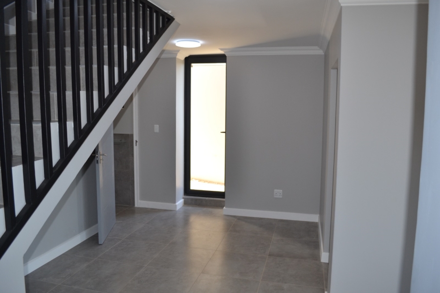 4 Bedroom Property for Sale in Roodekrans Gauteng