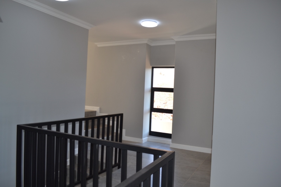 4 Bedroom Property for Sale in Roodekrans Gauteng