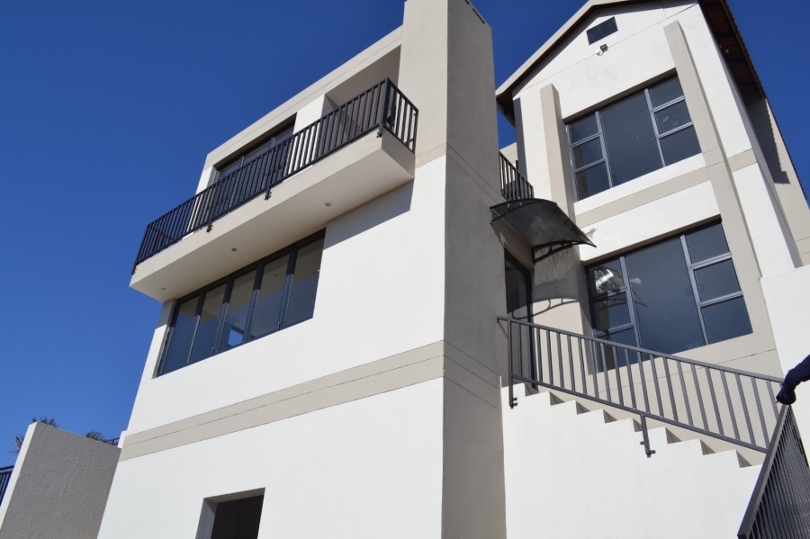 4 Bedroom Property for Sale in Roodekrans Gauteng