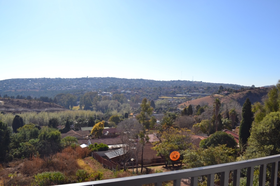 4 Bedroom Property for Sale in Roodekrans Gauteng