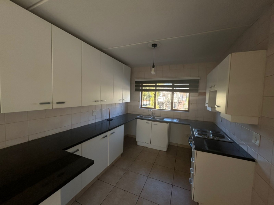 To Let 2 Bedroom Property for Rent in Magaliessig Gauteng