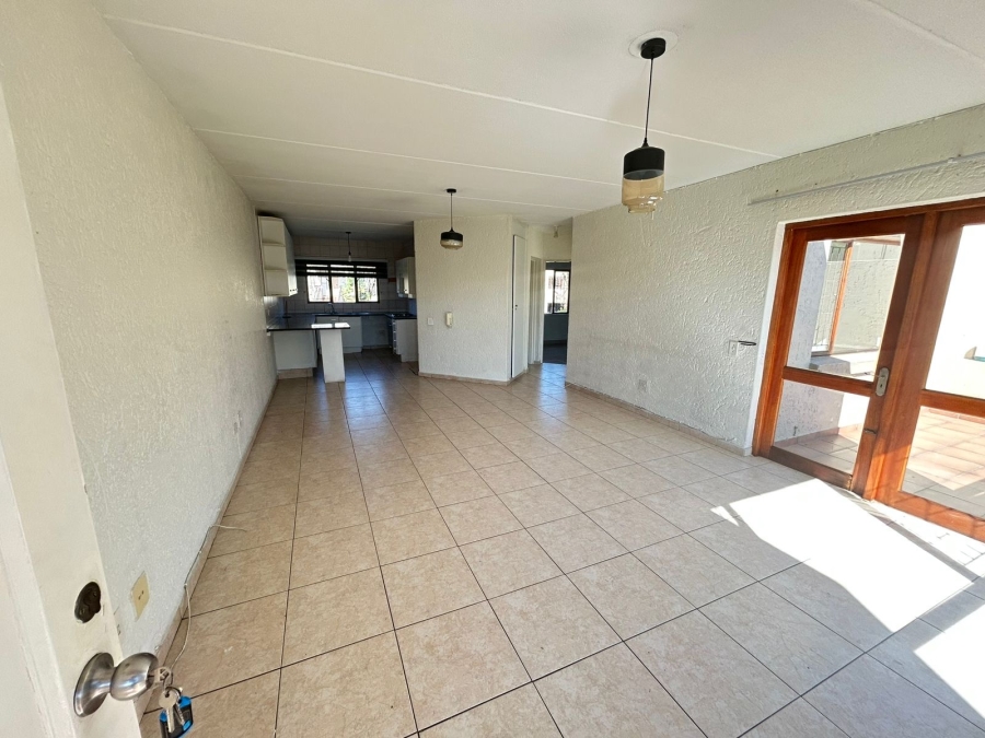 To Let 2 Bedroom Property for Rent in Magaliessig Gauteng