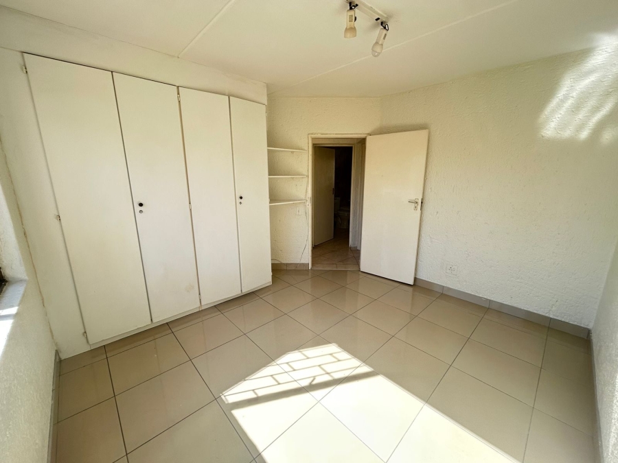 To Let 2 Bedroom Property for Rent in Magaliessig Gauteng