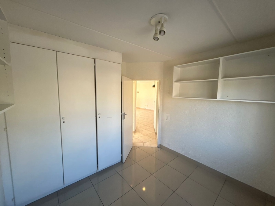 To Let 2 Bedroom Property for Rent in Magaliessig Gauteng