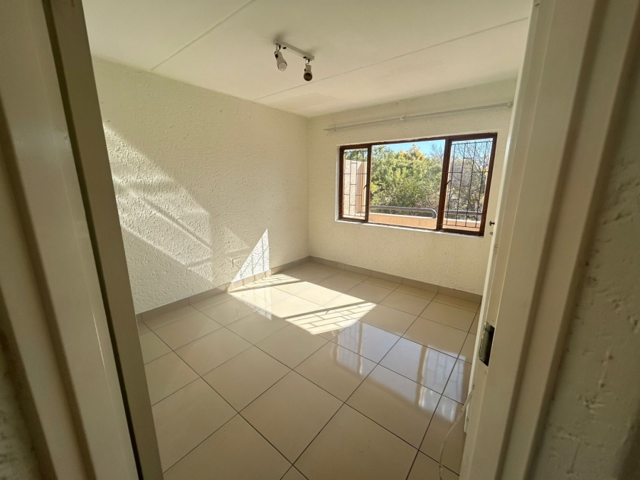 To Let 2 Bedroom Property for Rent in Magaliessig Gauteng
