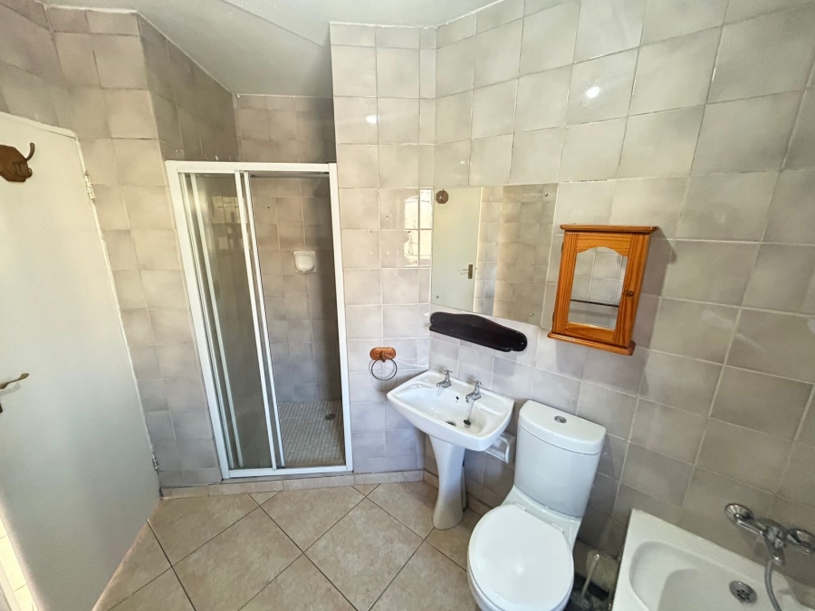 To Let 2 Bedroom Property for Rent in Magaliessig Gauteng
