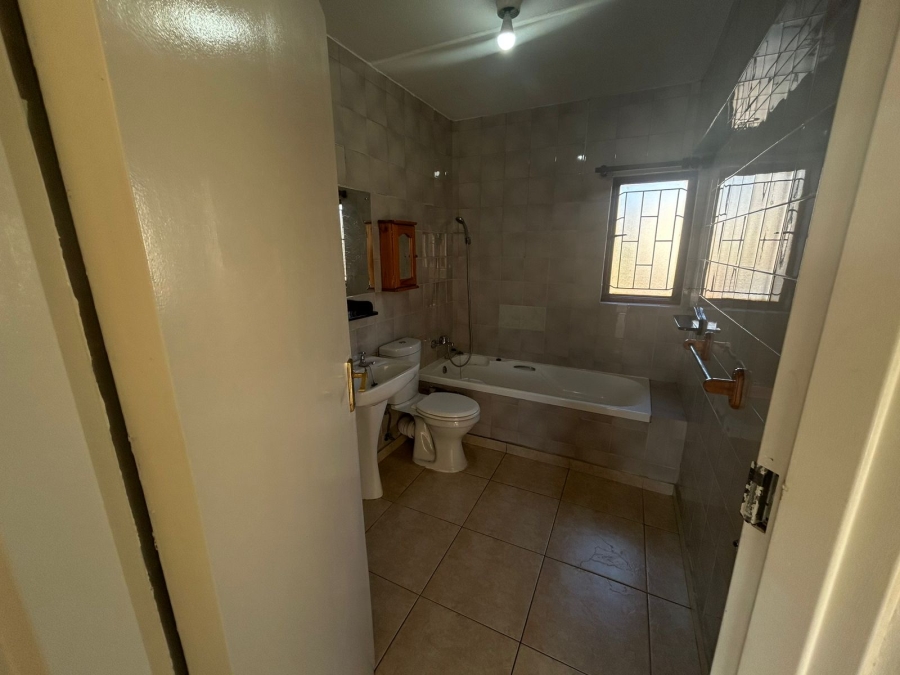 To Let 2 Bedroom Property for Rent in Magaliessig Gauteng