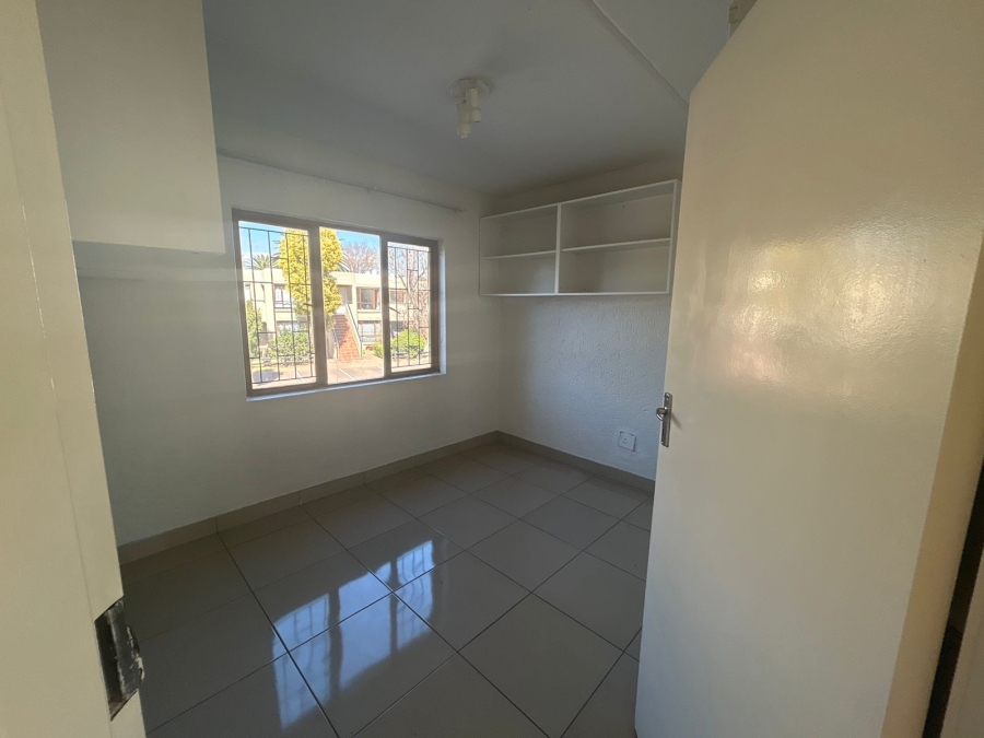 To Let 2 Bedroom Property for Rent in Magaliessig Gauteng