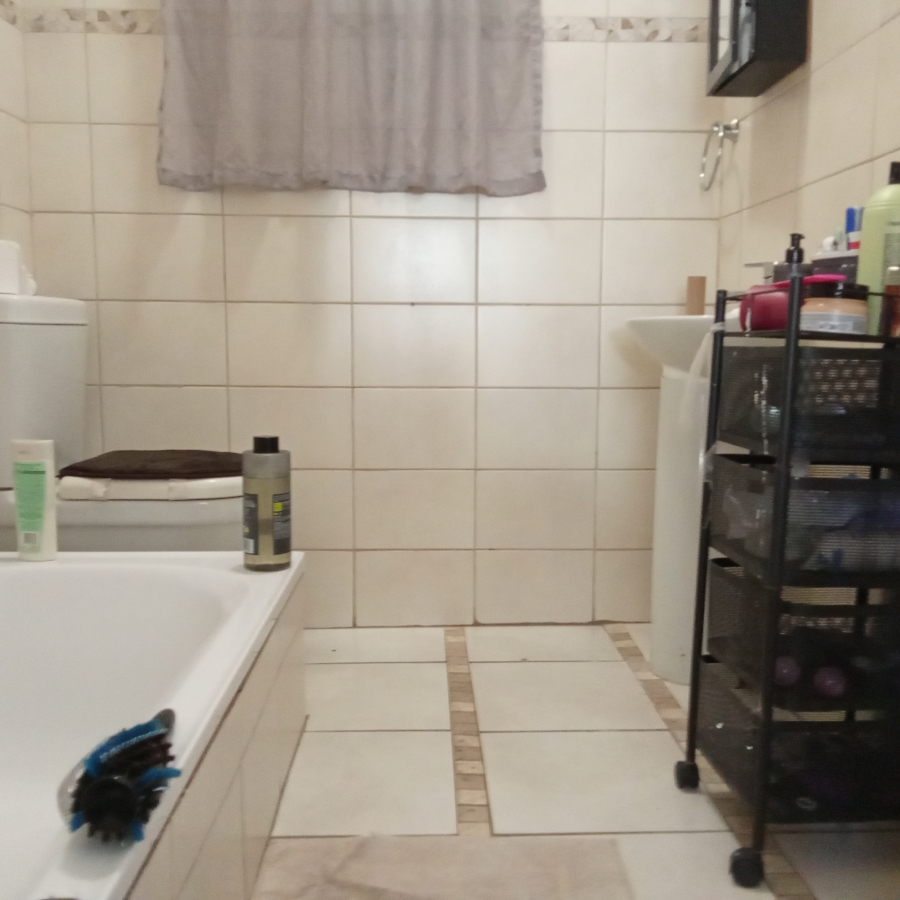 4 Bedroom Property for Sale in Florida Park Gauteng
