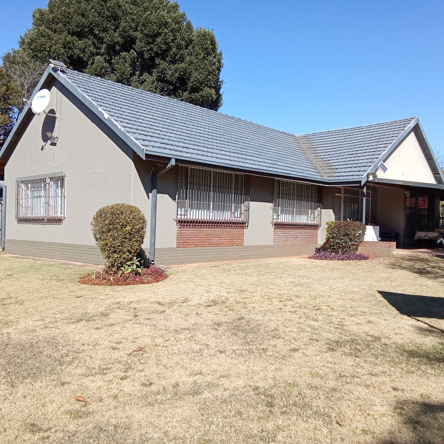 4 Bedroom Property for Sale in Florida Park Gauteng