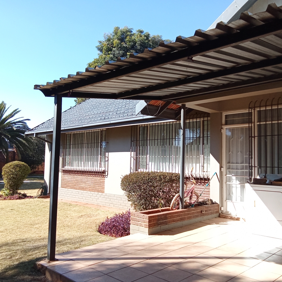 4 Bedroom Property for Sale in Florida Park Gauteng
