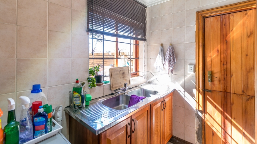 3 Bedroom Property for Sale in Amberfield Crest Estate Gauteng