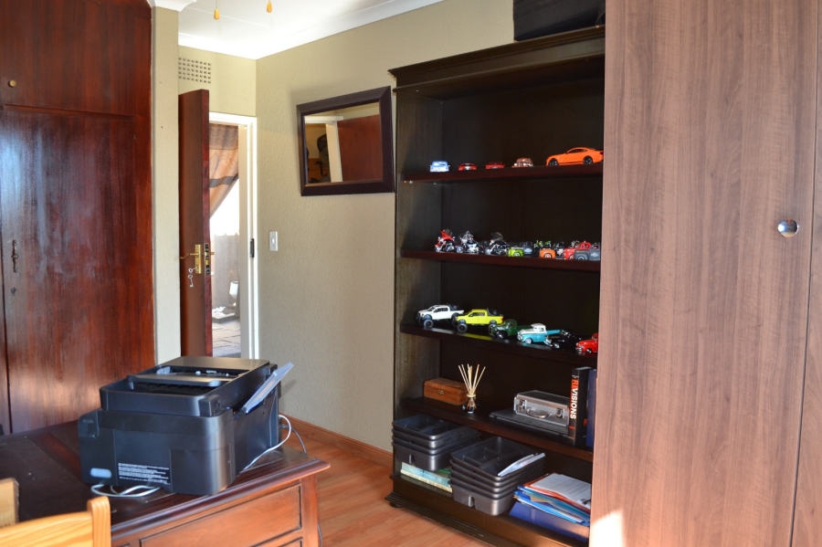 4 Bedroom Property for Sale in Rant En Dal Gauteng