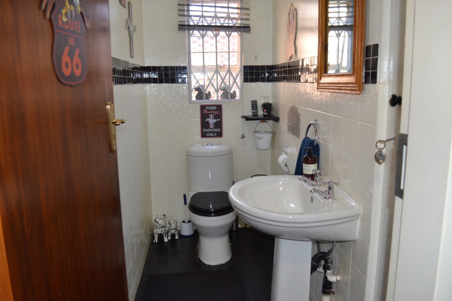 4 Bedroom Property for Sale in Rant En Dal Gauteng