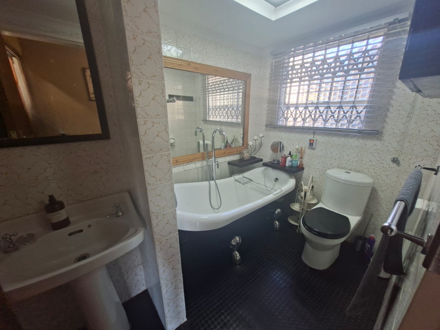 4 Bedroom Property for Sale in Rant En Dal Gauteng