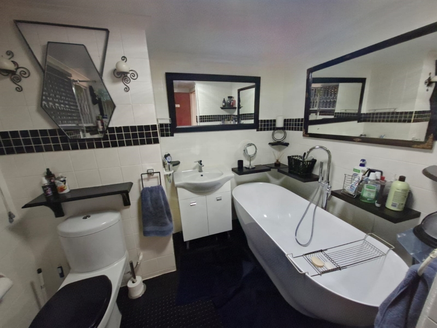 4 Bedroom Property for Sale in Rant En Dal Gauteng