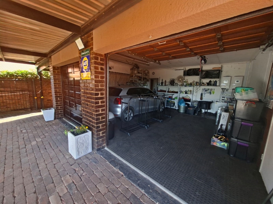 4 Bedroom Property for Sale in Rant En Dal Gauteng